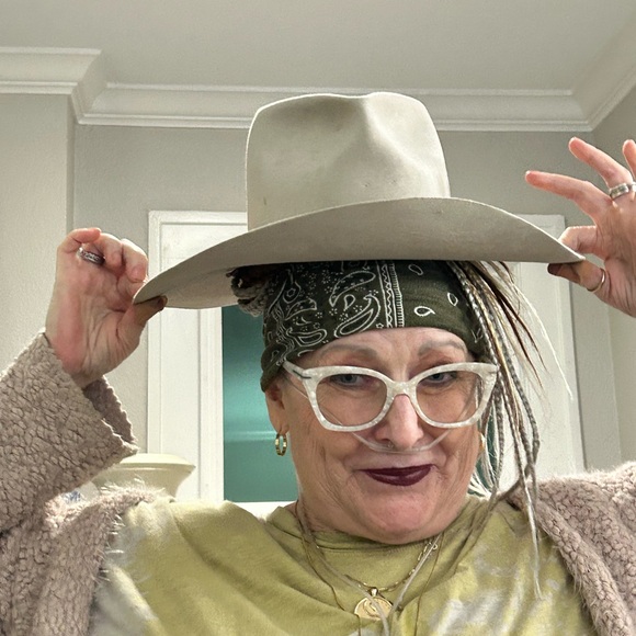 Meet your Posher, Vickie - Picture 16 of 16